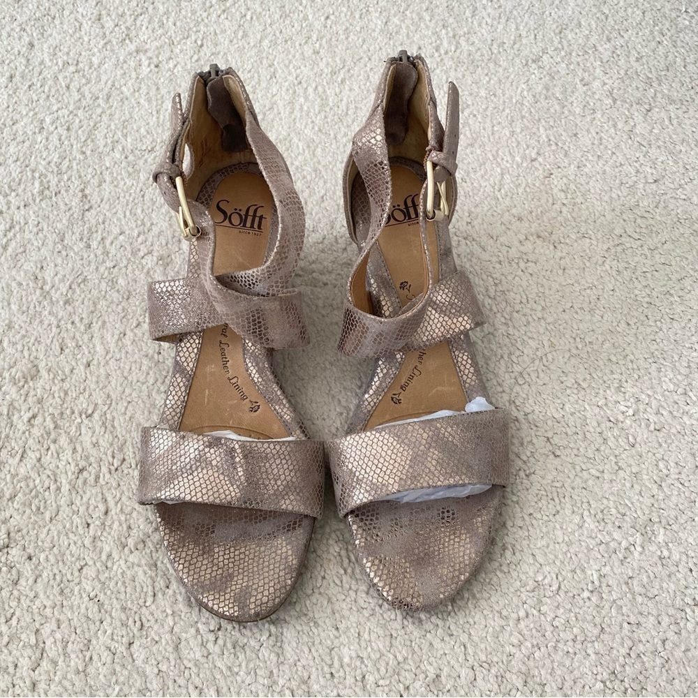Sofft Cream and Gold Sandals with Ankle Straps and Bow Detail